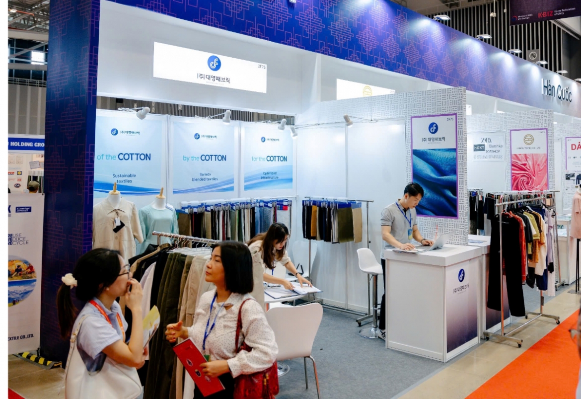Ngành hàng trưng bày tại ADHESIVES AND TAPE EXPO VIETNAM
